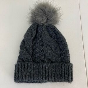 NWOT LOFT women’s dark‎ gray soft cable knit faux fur pom Pom beanie winter hat